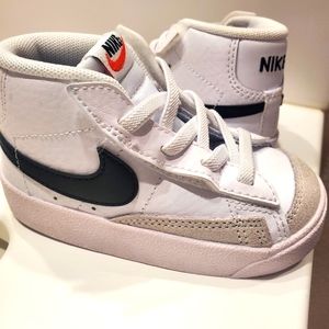 Nike Blazer Mid 77' Toddler high tops 6C white and black